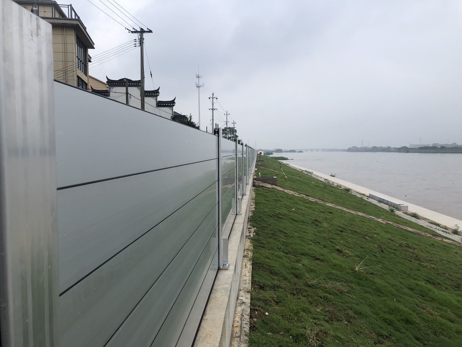 Flood Barrier in Front of The Dike (2) - 副本