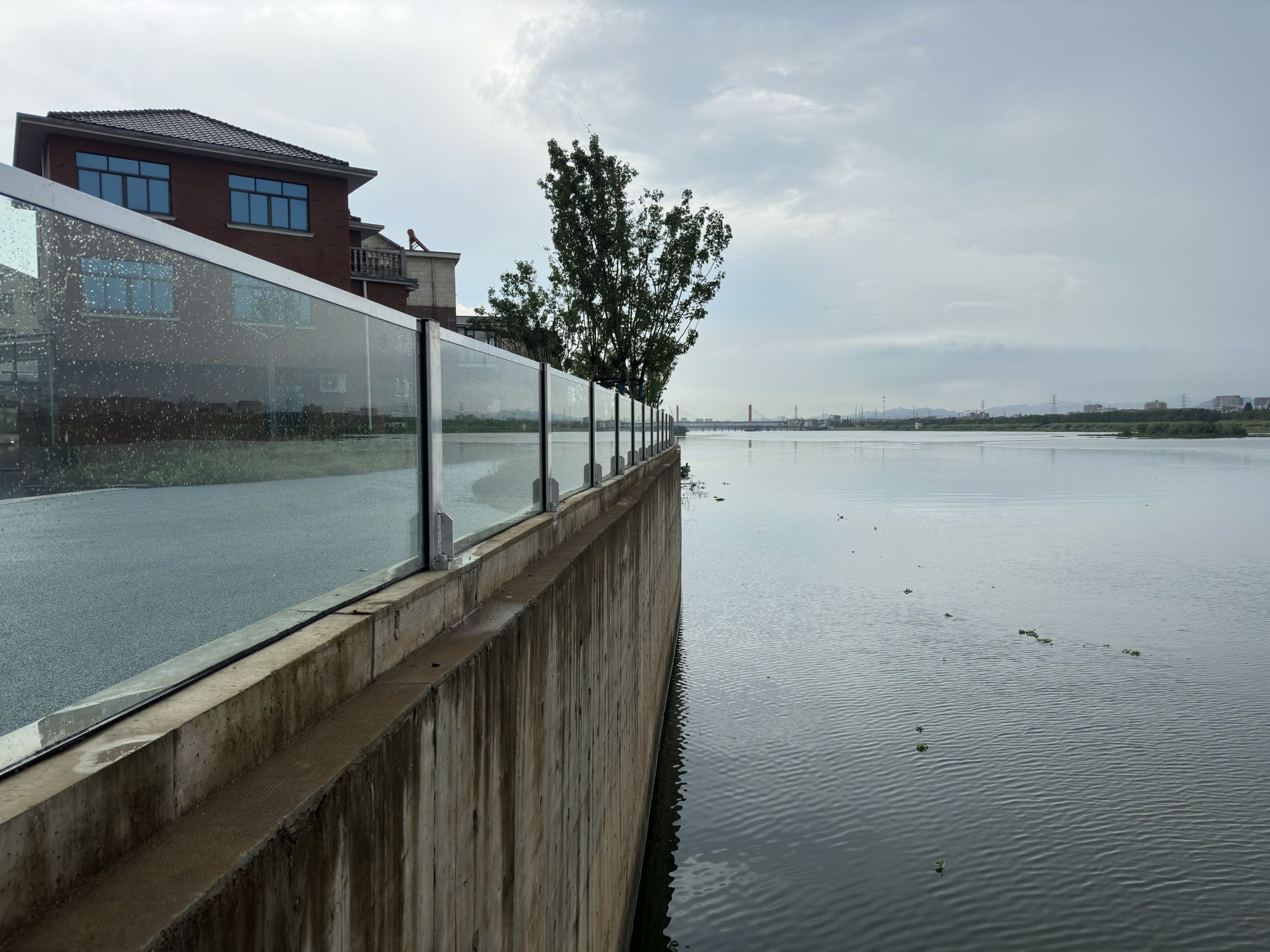 Glass Flood Wall in Jinhua China (9)